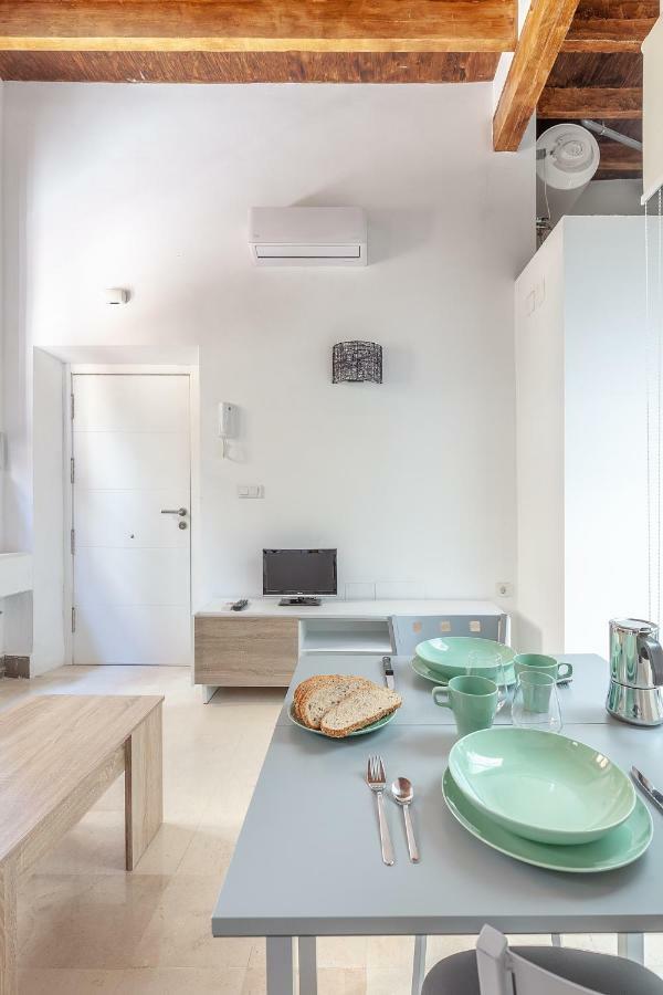 Pasaje De Amores Der - Descanso En Casa Y Vida Cultural Y Monumentos 4 Px Appartement Séville